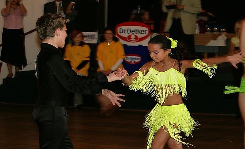 https://www.worldatlas.com/r/w1200/upload/5e/ef/21/640px-ballroom-dance-competition-cha-cha-2.jpg