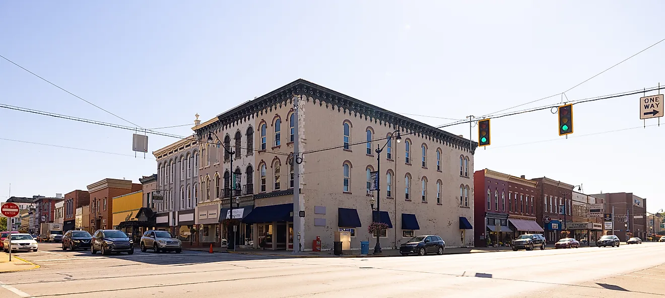 The business district on Washington Street and Main Street in Crawfordsville, Indiana. Editorial credit: Roberto Galan / Shutterstock.com