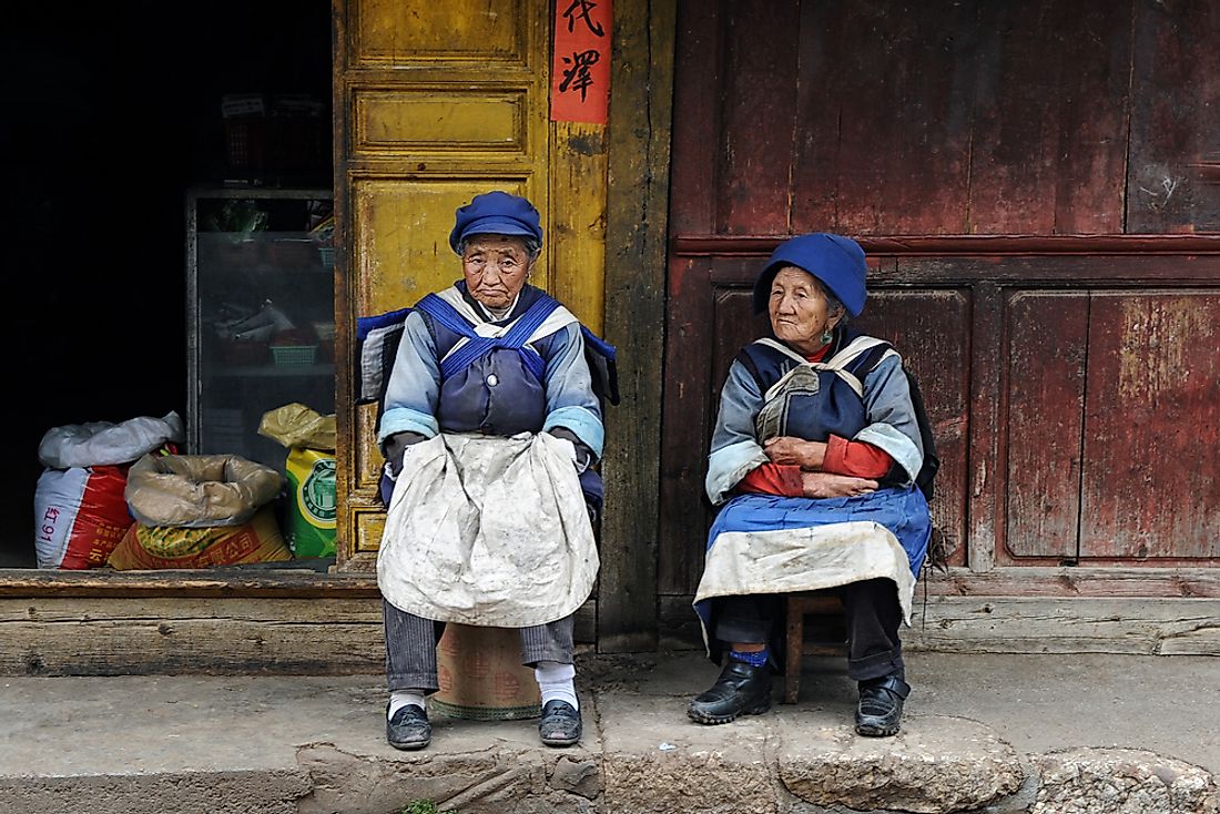 Editorial credit: Hung Chung Chih / Shutterstock.com. Nashi people in Lijiang, China. 