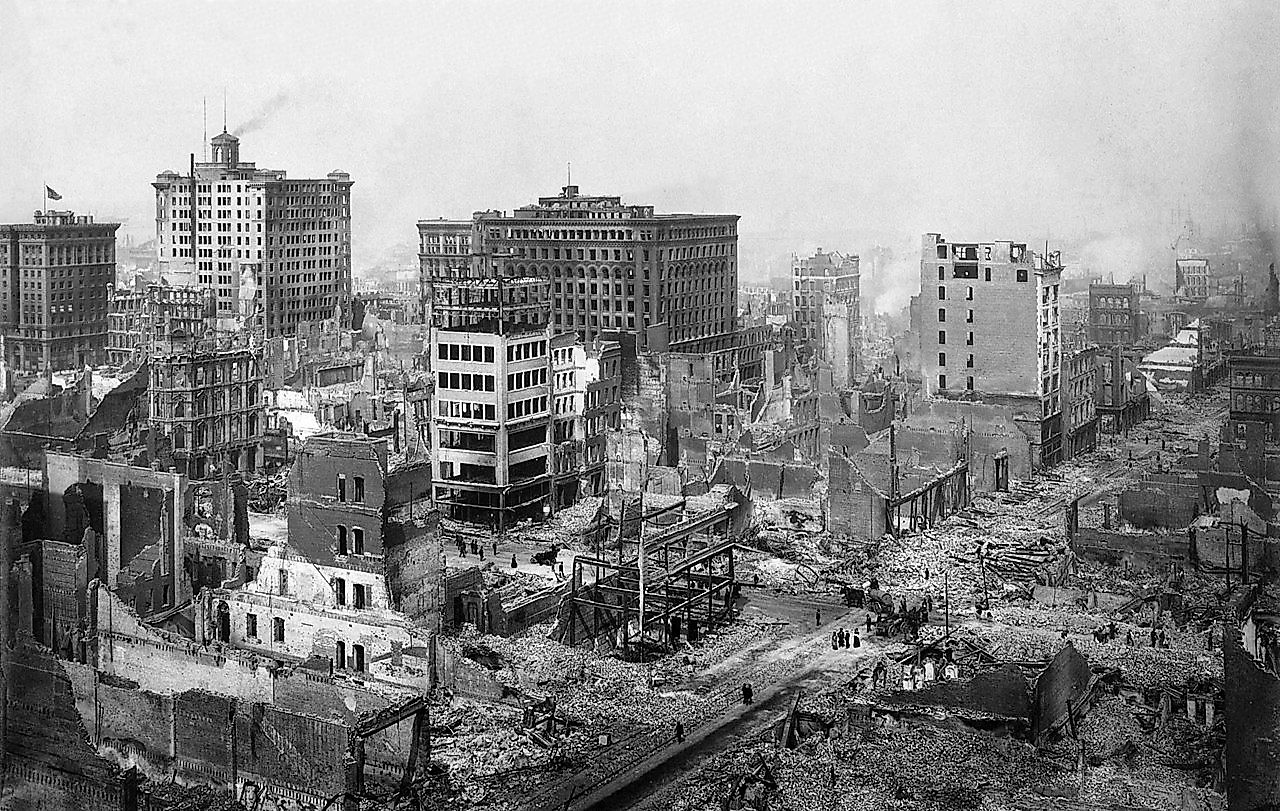 Damaged houses on Howard Street (left), and ruins in the vicinity of Post and Grant Avenue. Image credit: Chadwick, H. D/Public domain