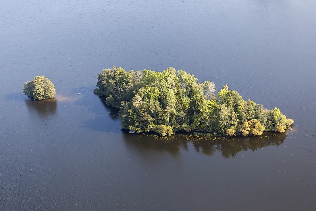 Range of islands can range in size from large to quite small! 