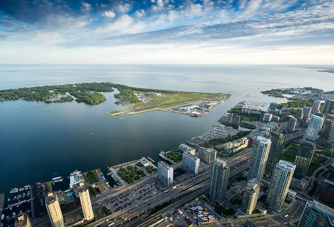 Scenic view of Toronto with Toronto Island and Lake Ontario.