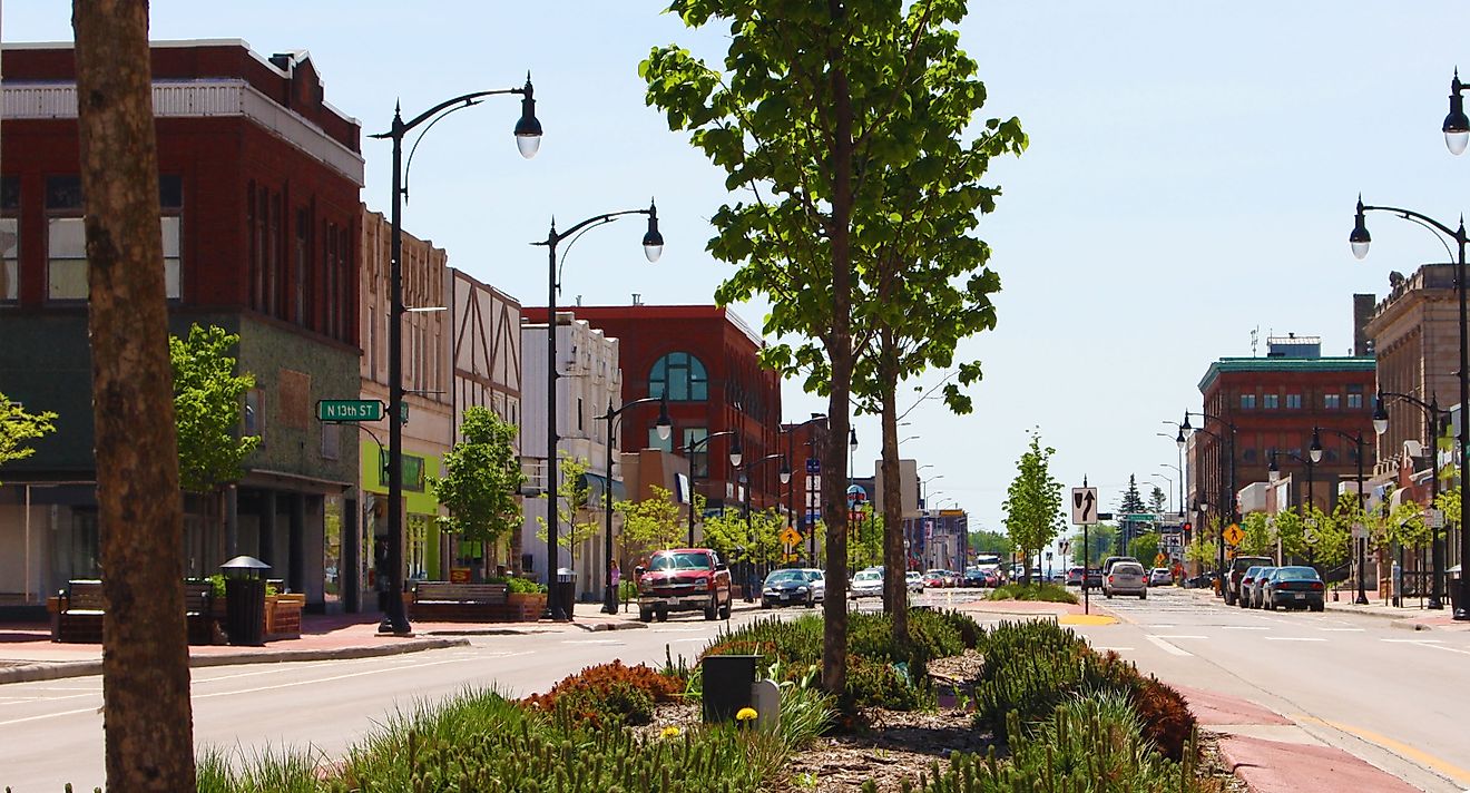 Downtown Superior, Wisconsin, By Nfarmakes - Own work, CC BY-SA 4.0, Wikimedia Commons
