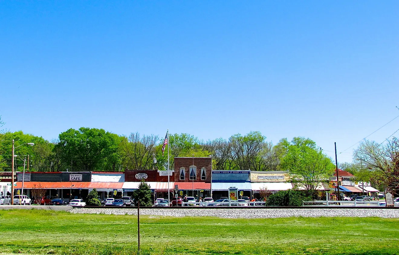 Downtown Bell Buckle, Tennessee. Image credit: Brian Stansberry via Wikimedia Commons.