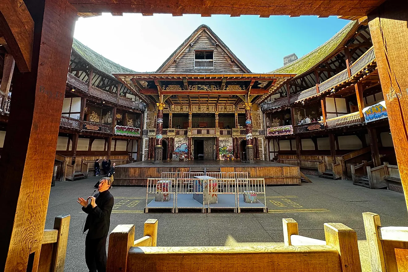 Guided tour of Shakespeares Globe. Image credit Bryan Dearsley.