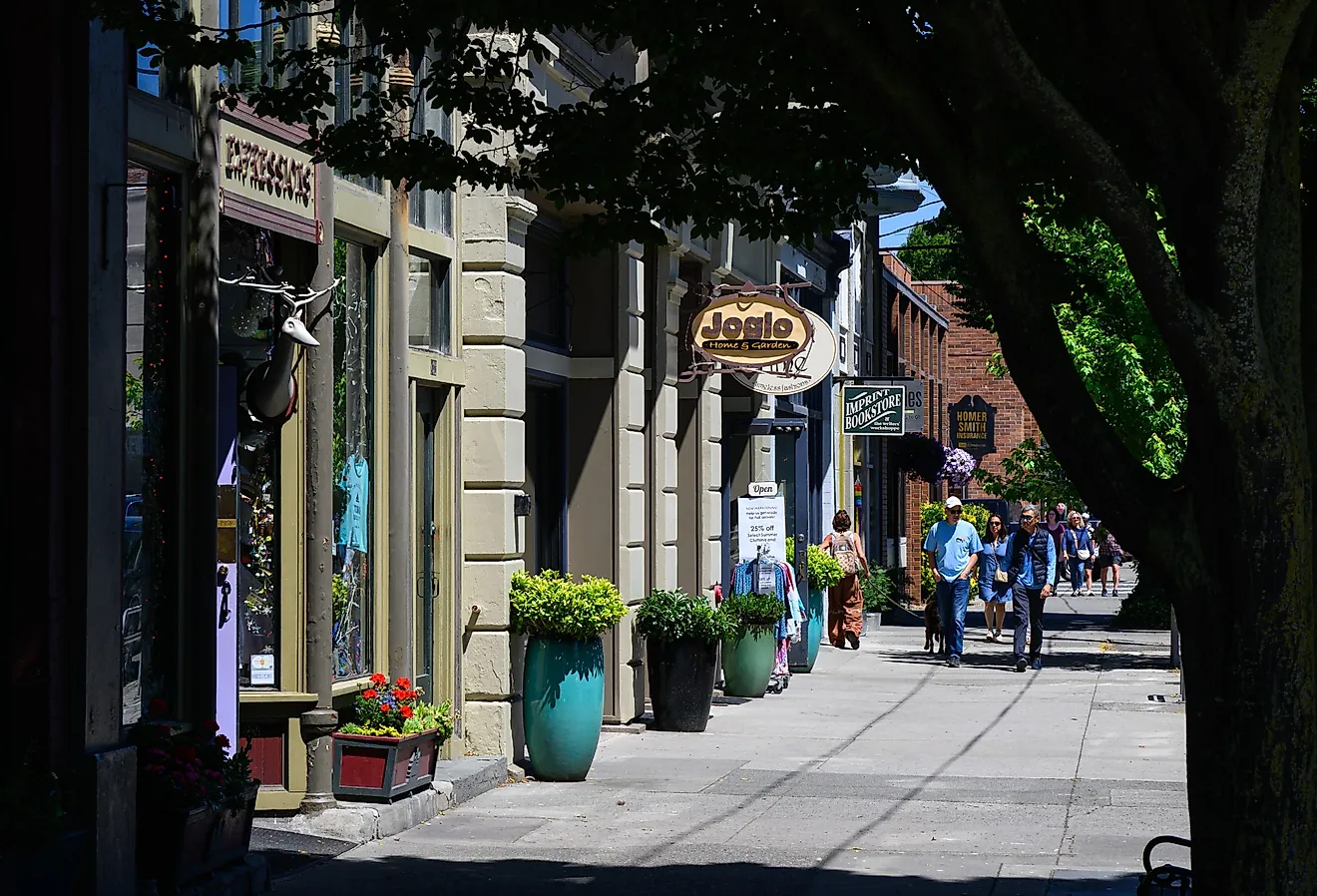 Street scene on Water Street in Port Townsend in summer with businesses. Editorial credit: Ian Dewar Photography / Shutterstock.com