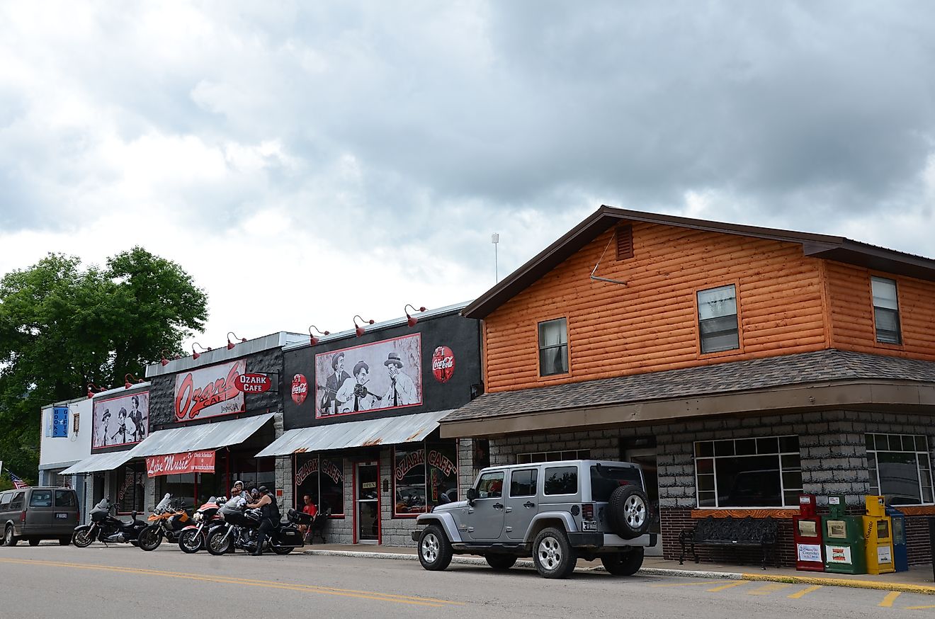 Street view of the Jasper Commercial Historic District in Arkansas. By Valis55, CC BY-SA 3.0, Wikimedia Commons: https://commons.wikimedia.org/w/index.php?curid=40611401