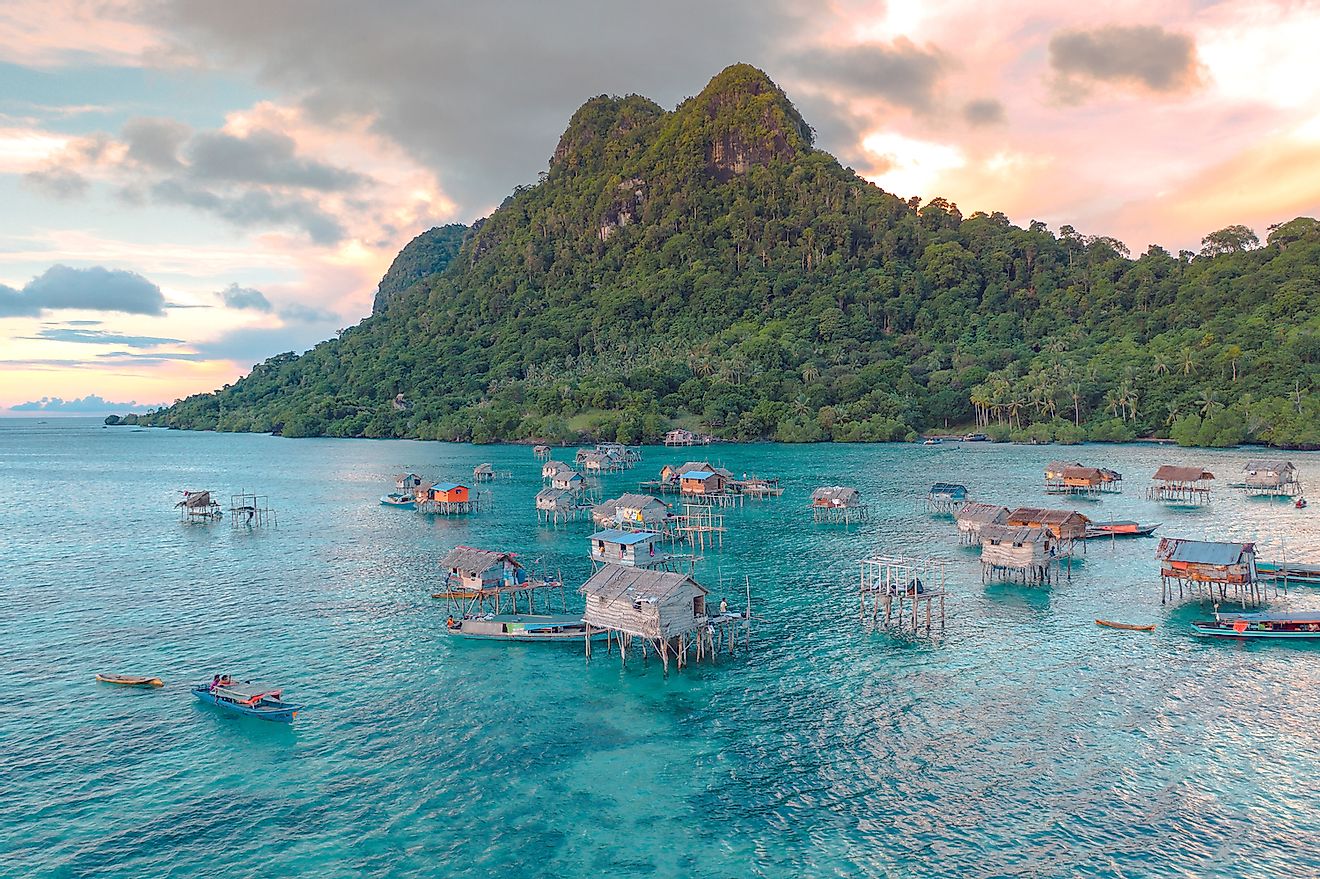 Sea gypsy water village in Bodgaya Island, Semporna Sabah, Borneo. Image credit: BorneoRimbawan/Shutterstock.com