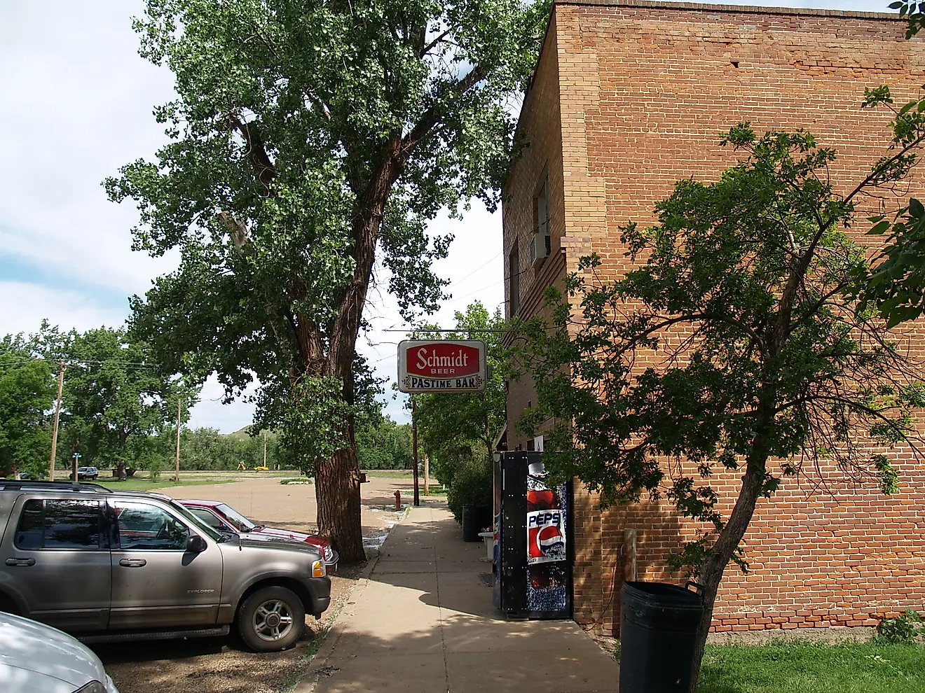 Marmarth, North Dakota. By In memoriam afiler - https://www.flickr.com/photos/99909734@N00/1106757357/, CC BY-SA 2.0, https://commons.wikimedia.org/w/index.php?curid=119664280In five rural US counties, the nearest supermarket is across the county line. On
