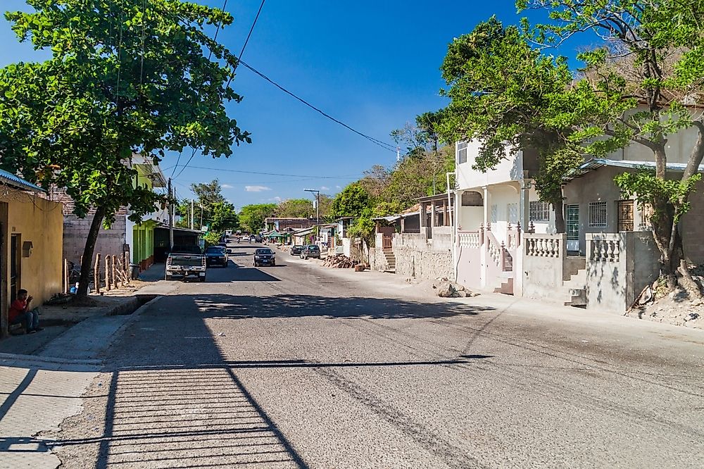 The road near the border of El Salvador and Honduras. Editorial credit: Matyas Rehak / Shutterstock.com. 