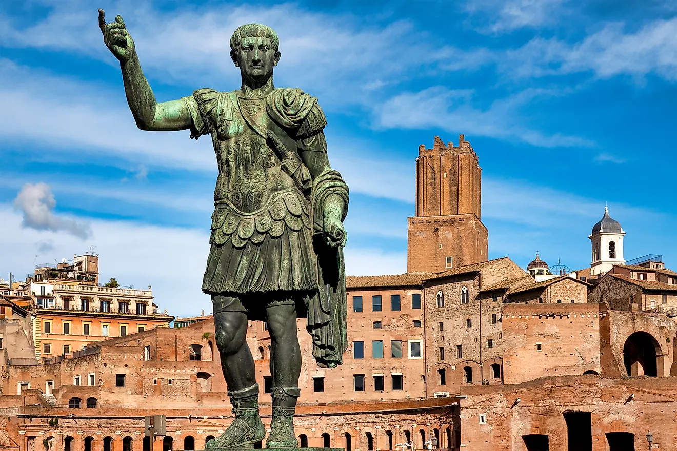 Statue of Emperor Trajan in the Trajan’s Market in via dei fori imperiali, Rome Italy. Via Shutterstock / Only Fabrizio