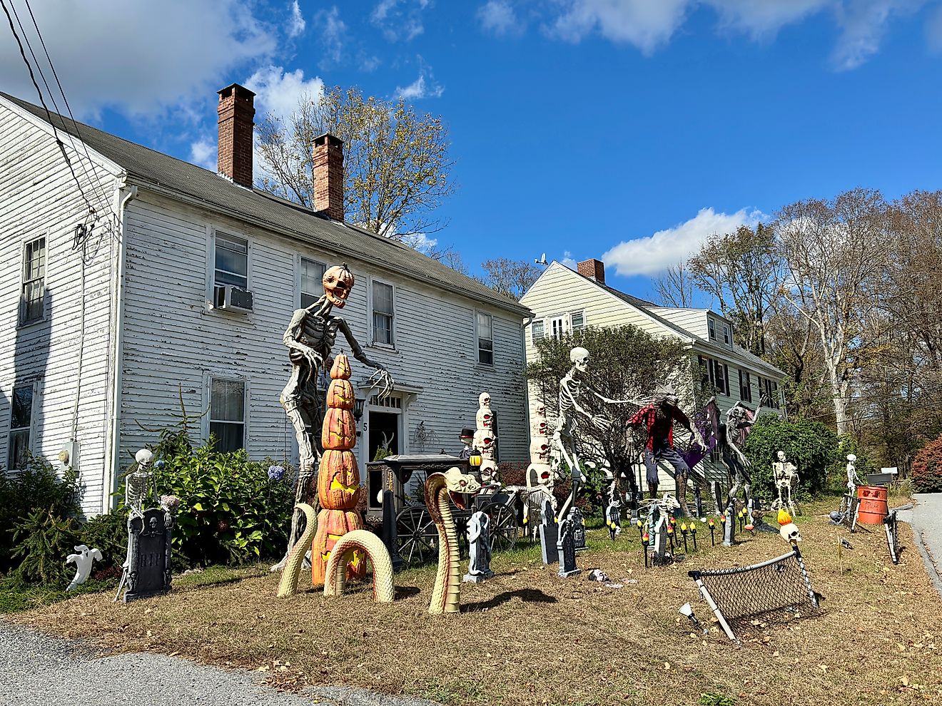 Halloween decorations in the town of Brooklyn in Connecticut. Editorial credit: Rachel Rose Boucher / Shutterstock.com