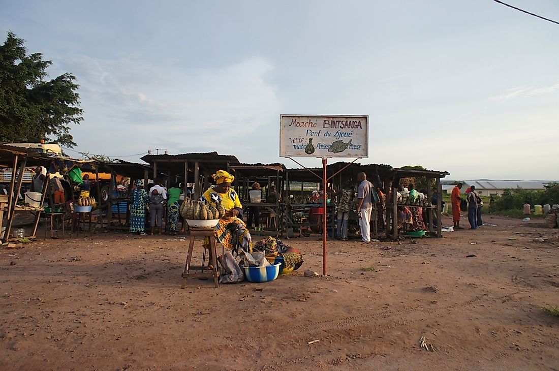 A roadside market in Brazzaville, Republic of the Congo. Editorial credit: Alexandra Tyukavina / Shutterstock.com.