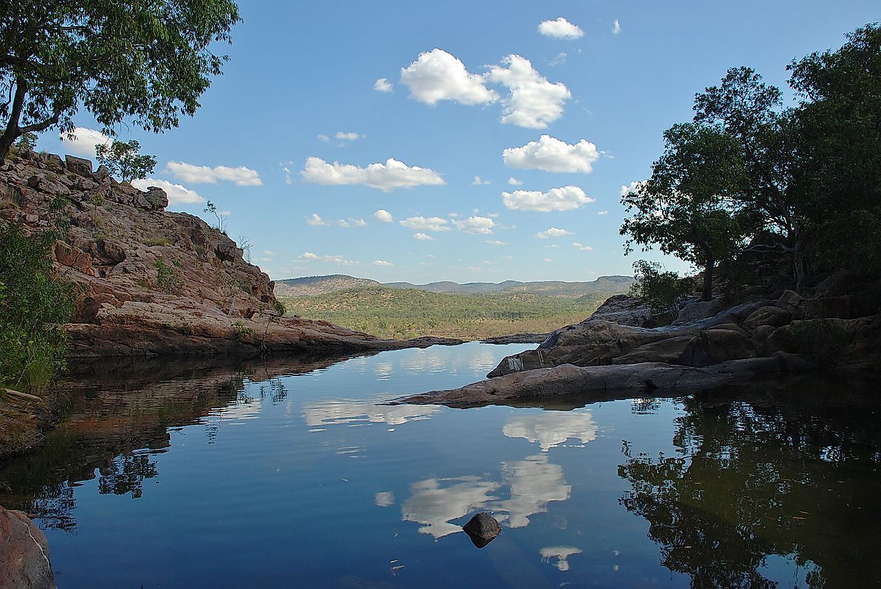 Spectacular natural infinity pool at the top of Gunlom Falls Kakadu. Image credit: Iambexta/Wikimedia.org