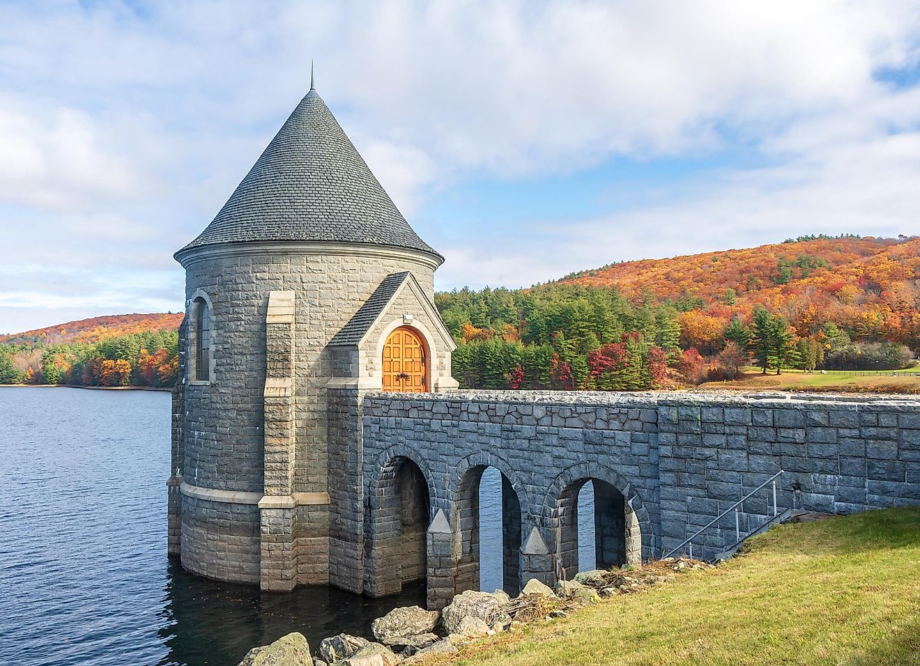  View of the Saville Dam, a landmark in Barkhamsted, Connecticut, located in Litchfield County, New England. 