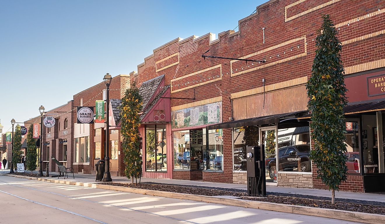 View of historic downtown Sevierville TN, hometown of Dolly Parton. Editorial credit: Little Vignettes Photo / Shutterstock.com