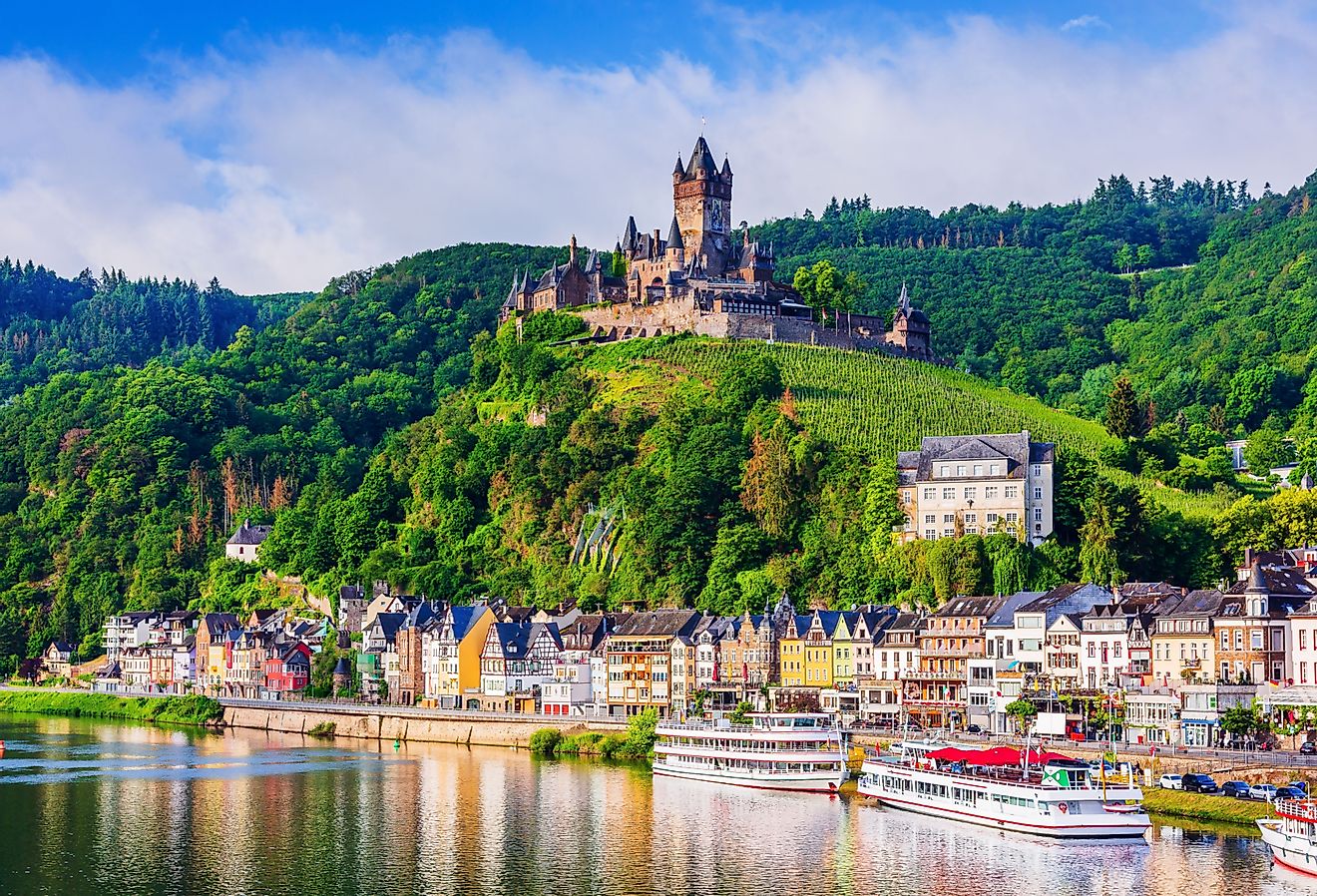 Old town and the Cochem (Reichsburg) castle on the Moselle river, Cochem, Germany.