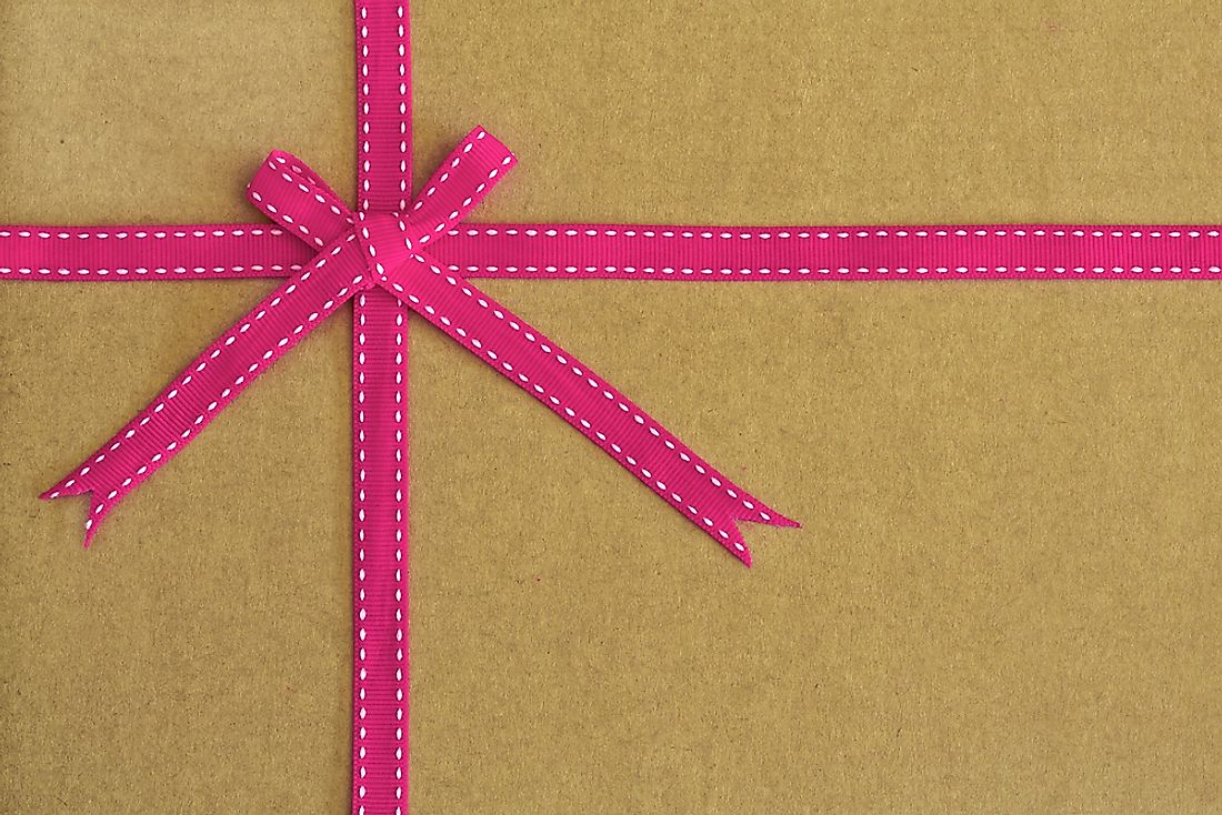 Recycled paper can be a trendy way to gift wrap. 