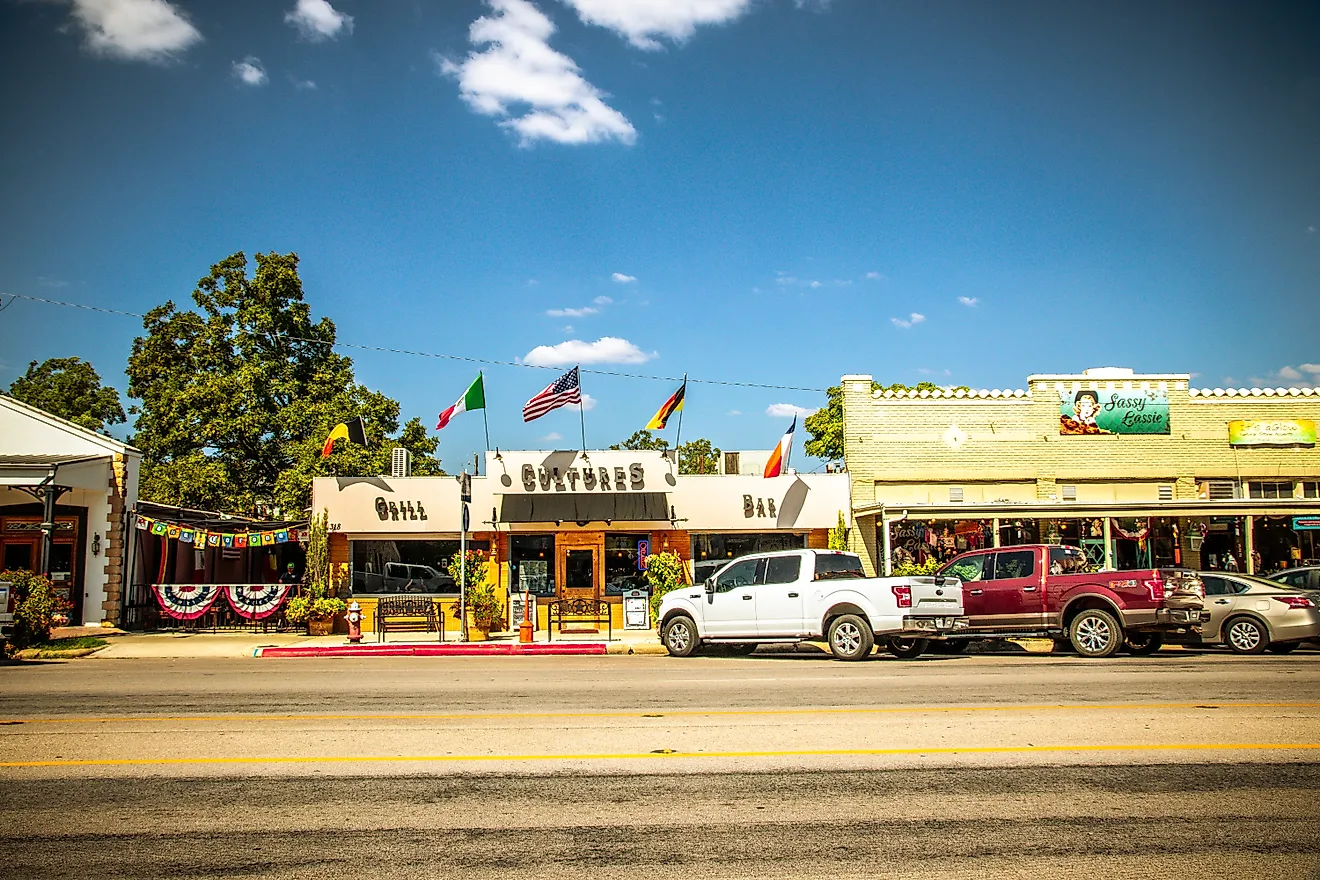 Fredericksburg, Texas, USA: The Main Street in Frederiksburg, Texas, also known as "The Magic Mile", with retail stores and poeple walking