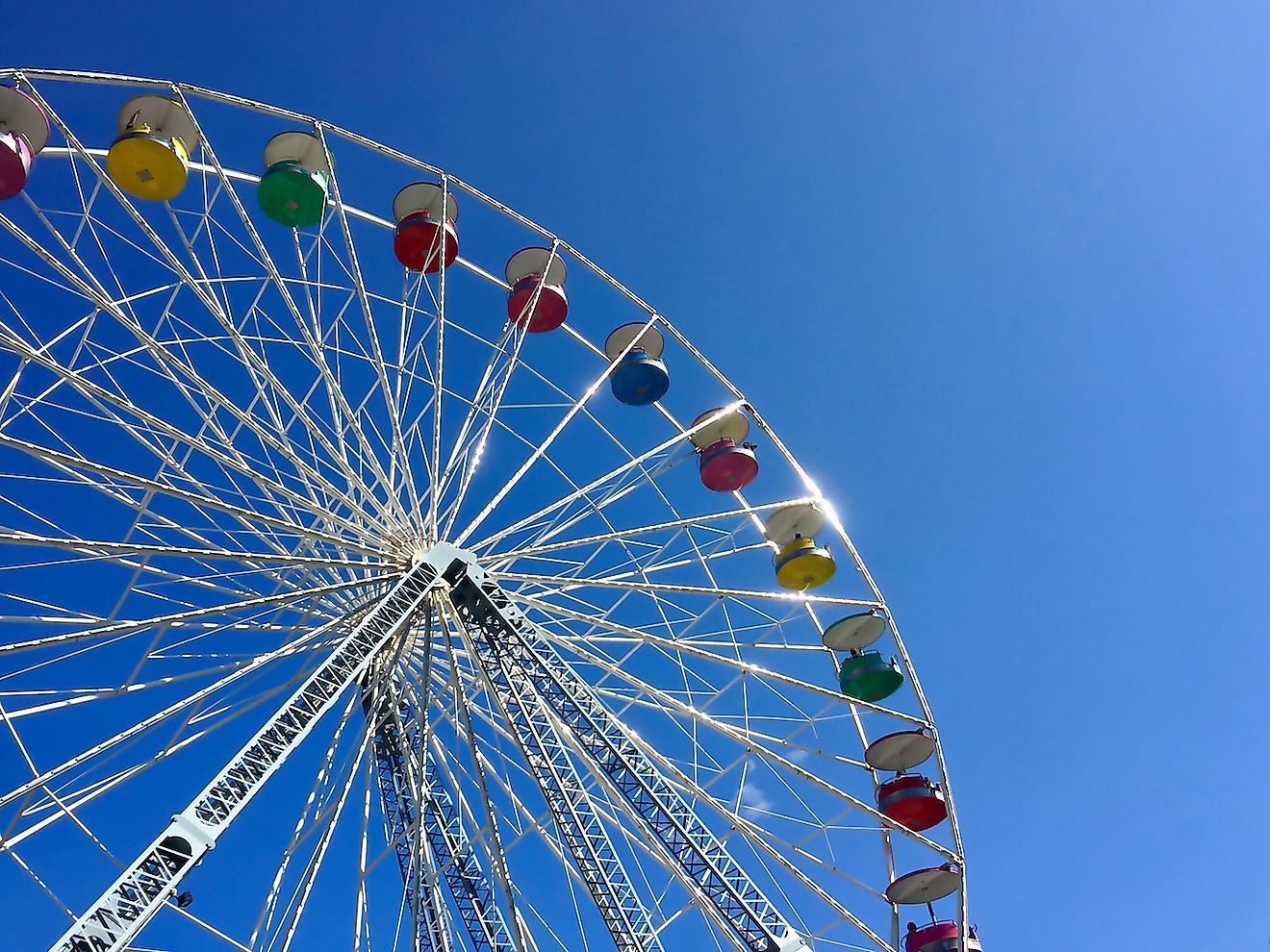 Visitors ride the giant Ferris wheel at Knoebels Amusement Resort on a hot summer afternoon. Image credit: John M. Chase/Shutterstock.com