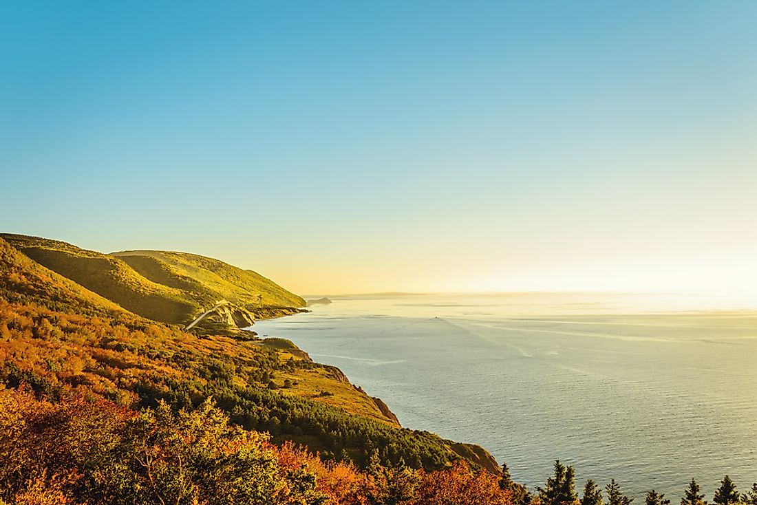 Canada has the longest coastline of all North American countries. 