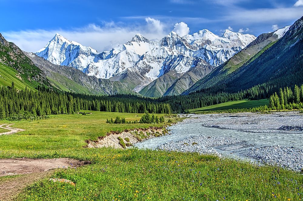 Jengish Chokusu, on the border of China and Krygzstan, is considered a "five snow leopard peak". 