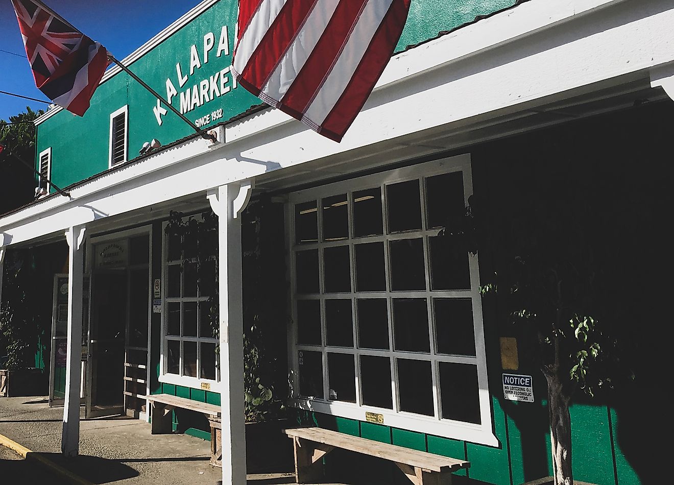 Kalapawai Market near Kailua Beach, Hawaii. Image credit: Kara Knight / Shutterstock.com.