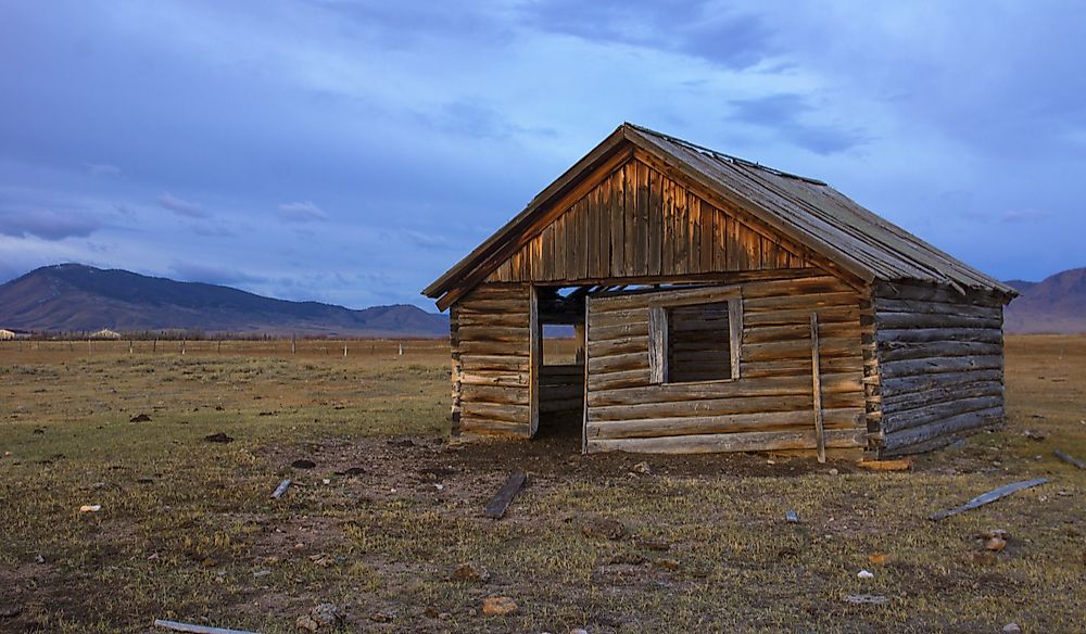 Oil and gold brought settlers to Wyoming. 