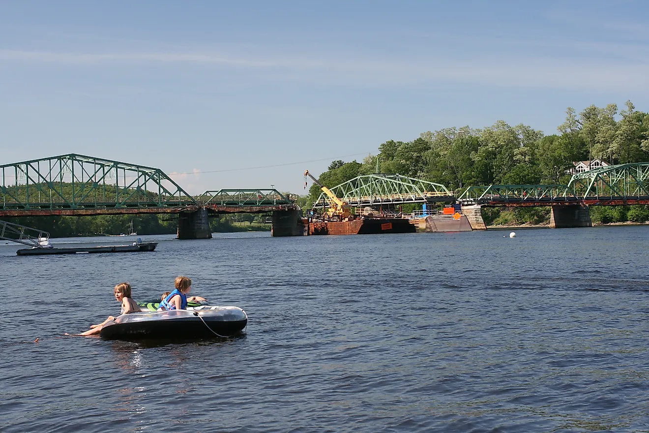 View from the river of the Rocks Village Bridge, which crosses the Merrimack River at West Newbury, Massachusetts, By kathryn from New York City - IMG_2014, By kathryn from New York City - IMG_2014, CC BY 2.0, https://commons.wikimedia.org/w/index.php?cur