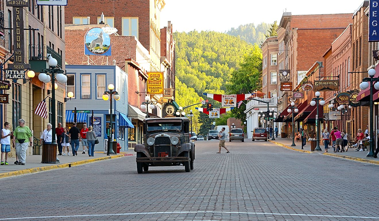 Vintage car in Main Street Deadwood, South Dakota. Image credit: Michael Kaercher / Shutterstock.com.