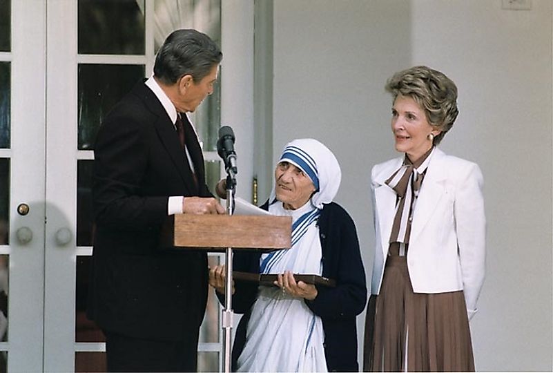 Mother Teresa receiving the Presidential Medal of Freedom from U.S. President Ronald Reagan and his wife Nancy in 1985.