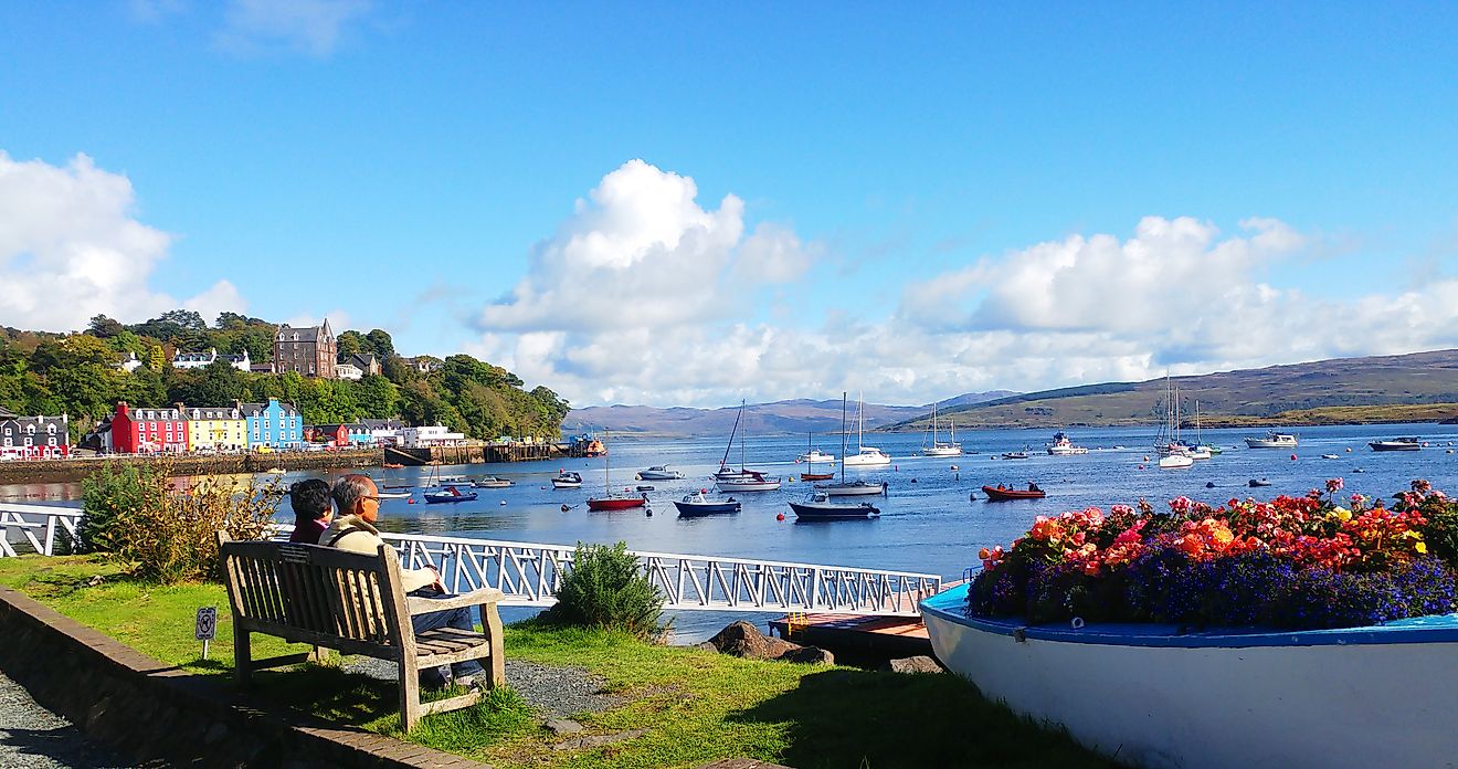 A couple enjoying a sunny day in Tobermory, Scotland.