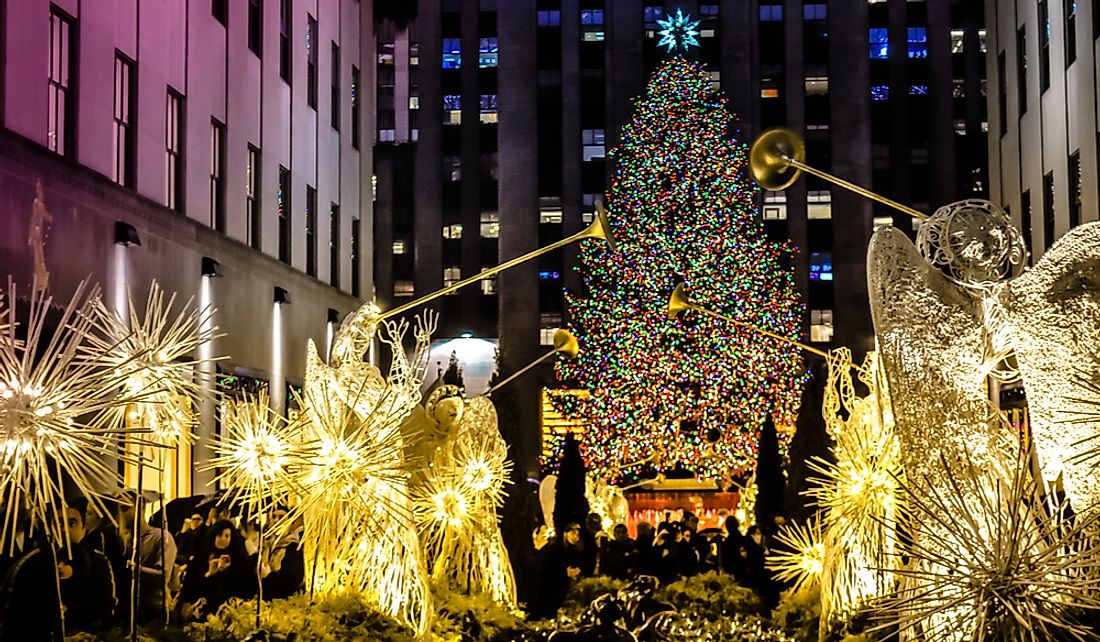 Christmas decorations outside Rockefeller Center in New York City. Editorial credit: Vivvi Smak / Shutterstock.com