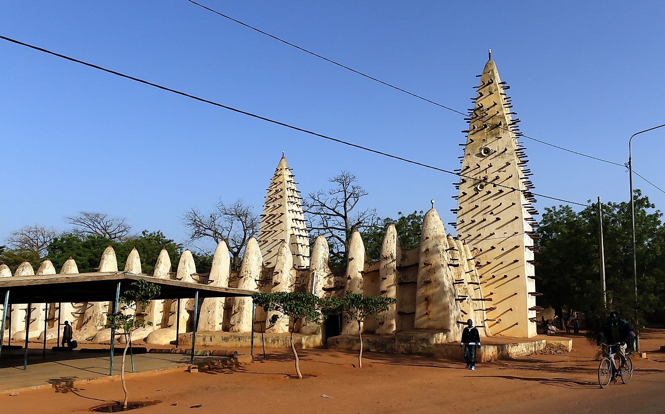 Grand Mosque in Bobo-Dioulasso, Burkina Faso. Japan_mark3 / Shutterstock.com. 