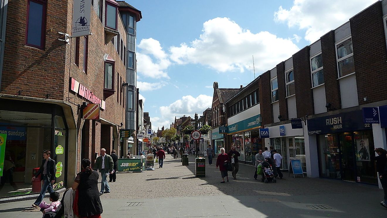 West Street, Horsham, 2009. Image credit: Arriva436/Wikimedia.org