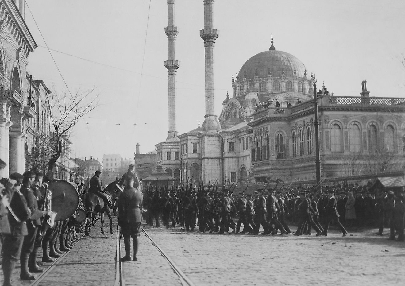 British troops marching by Nusretiye Mosque in Istanbul in 1920. 