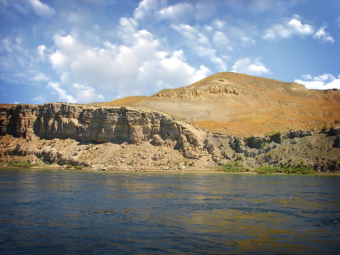 Hanford National Monument covers an area 194,451 acres along the Columbia River.