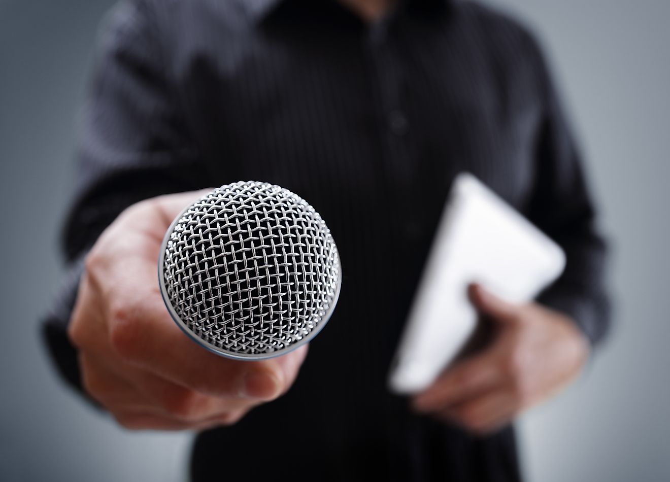 A press gaggle is generally open to a variety of media outlets. 