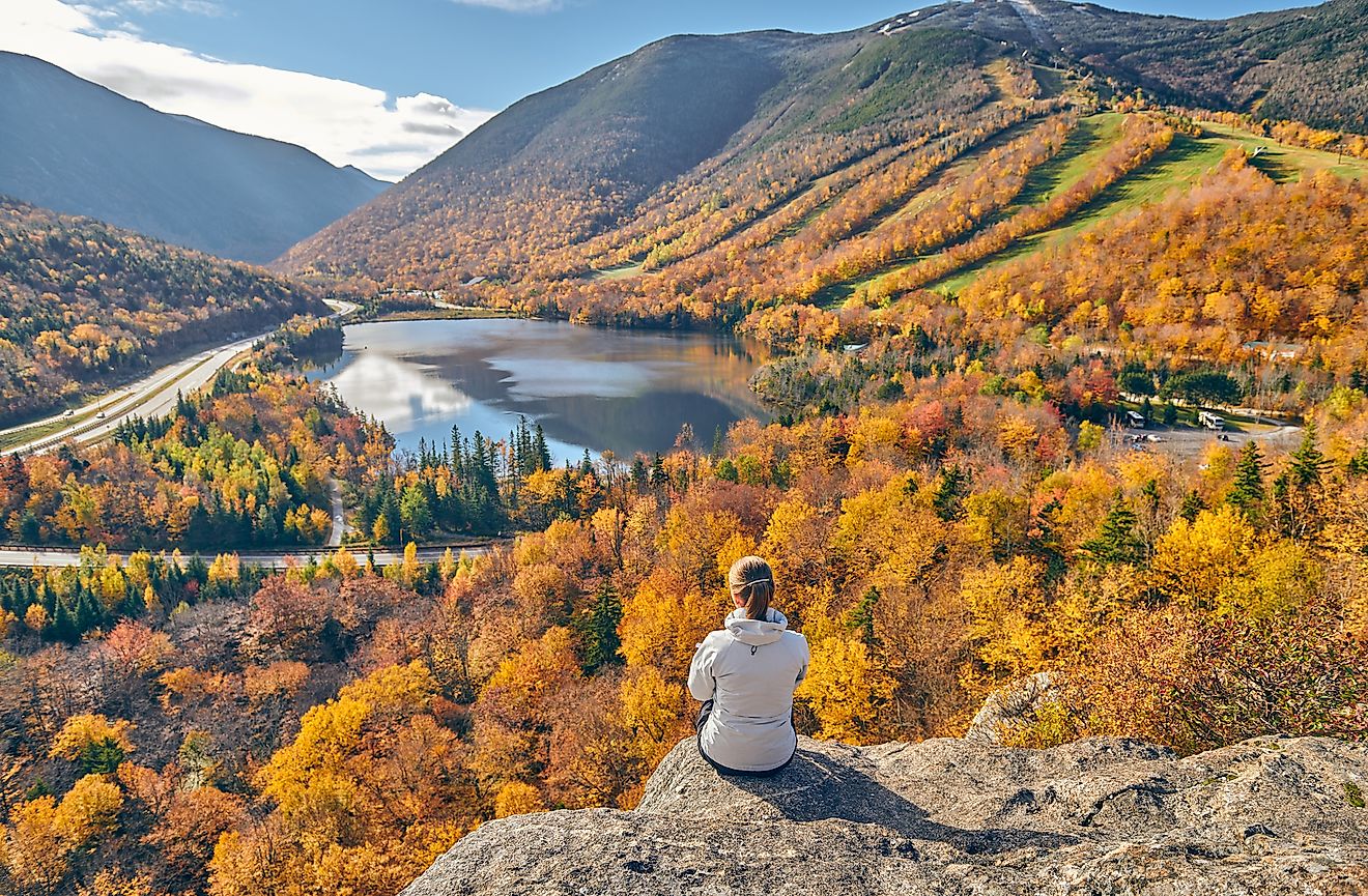 Fall colours in Franconia Notch State Park, New Hampshire, US.