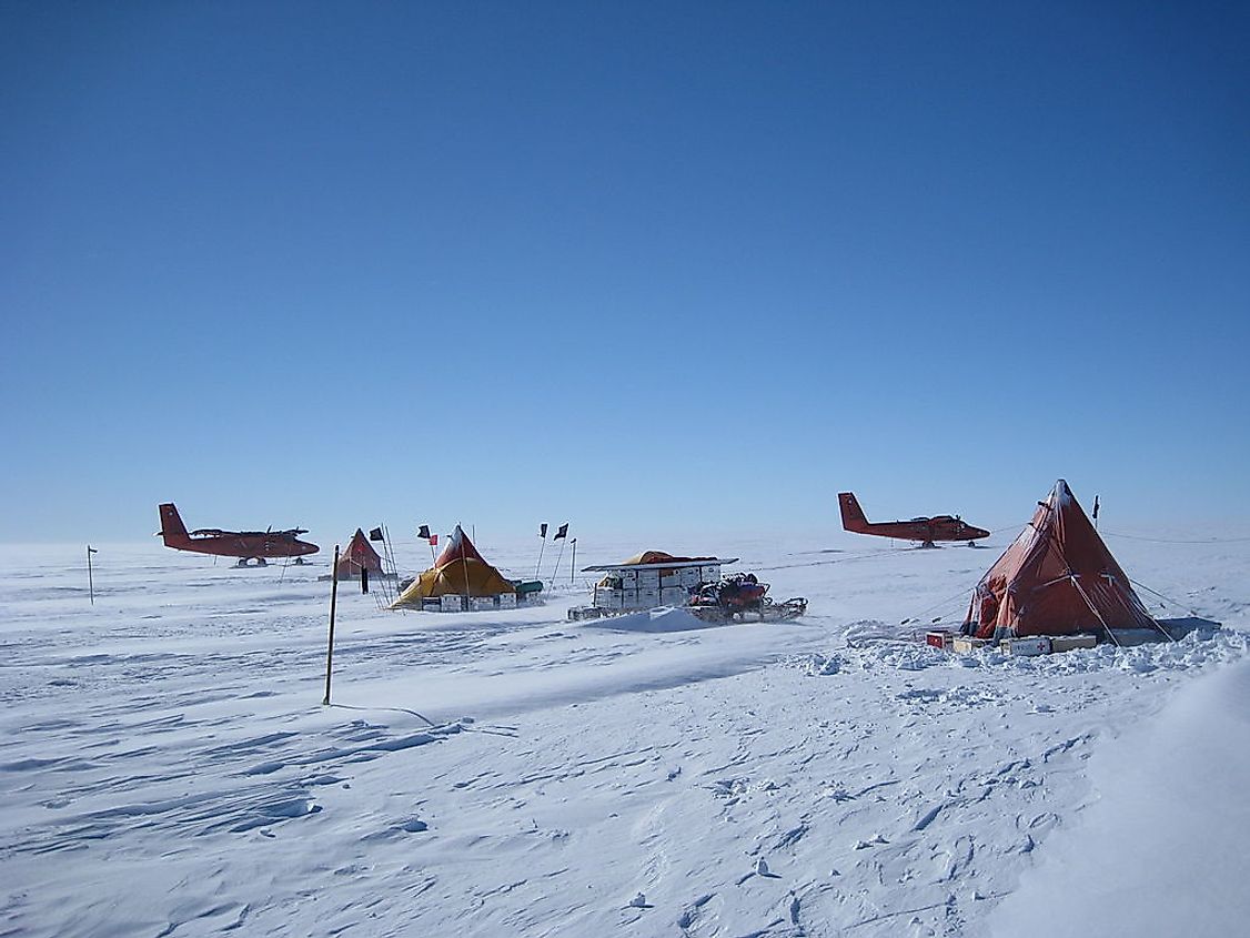 British Antarctic Survey fieldcamp on Pine Island Glacier.
