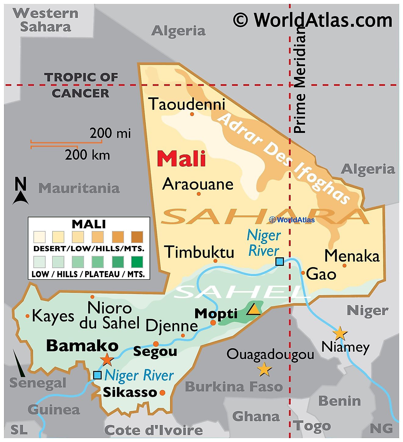 Mapa físico de Mali con límites estatales, ríos principales, desiertos, pico más alto, ciudades importantes y más.