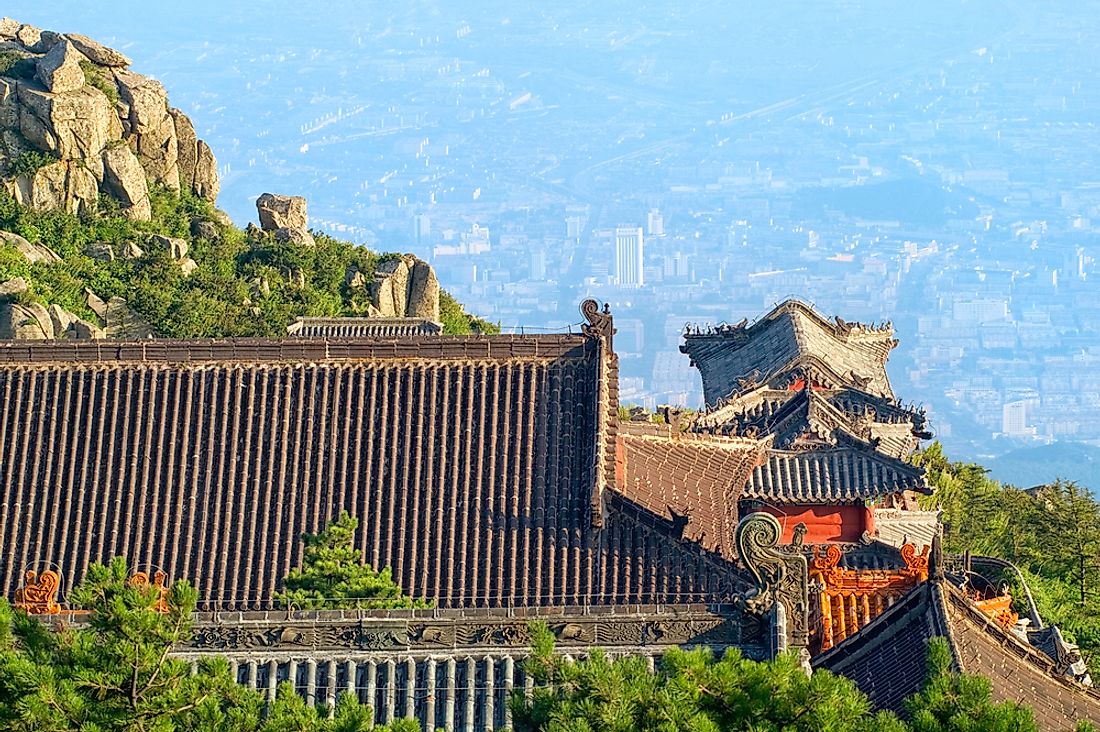 A temple on Tài Shān. 