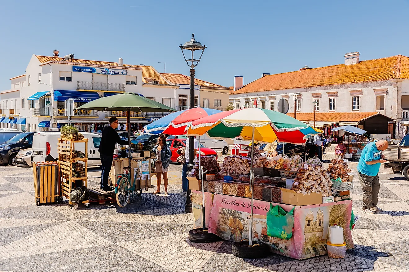 The central square of Nazare Sitio on the hill with its tourists and street vendors (Credit: Pierre-Olivier via Shutterstock)
