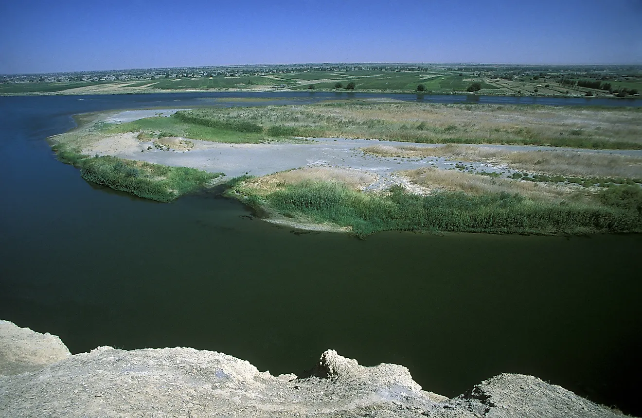 The Euphrates River passes through Syria and is historically significant. 