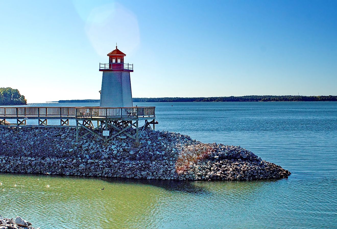 Decorative lighthouse at the end of a jetty in the Ohio River, Paducah, Kentucky, USA