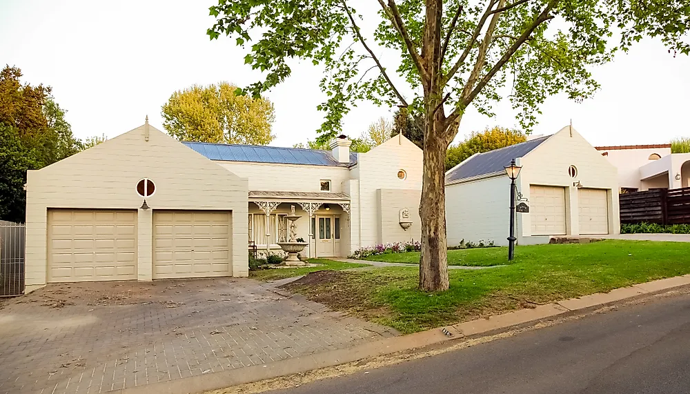 Wealthy homes in Johannesburg, South Africa.  Editorial credit: Sunshine Seeds / Shutterstock.com. 