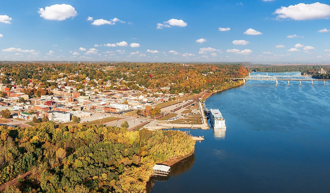 Aerial view of the city of Hannibal in Missouri from Lovers Leap overlook with Mississippi River and cruise boat. Editorial credit: Steve Heap / Shutterstock.com