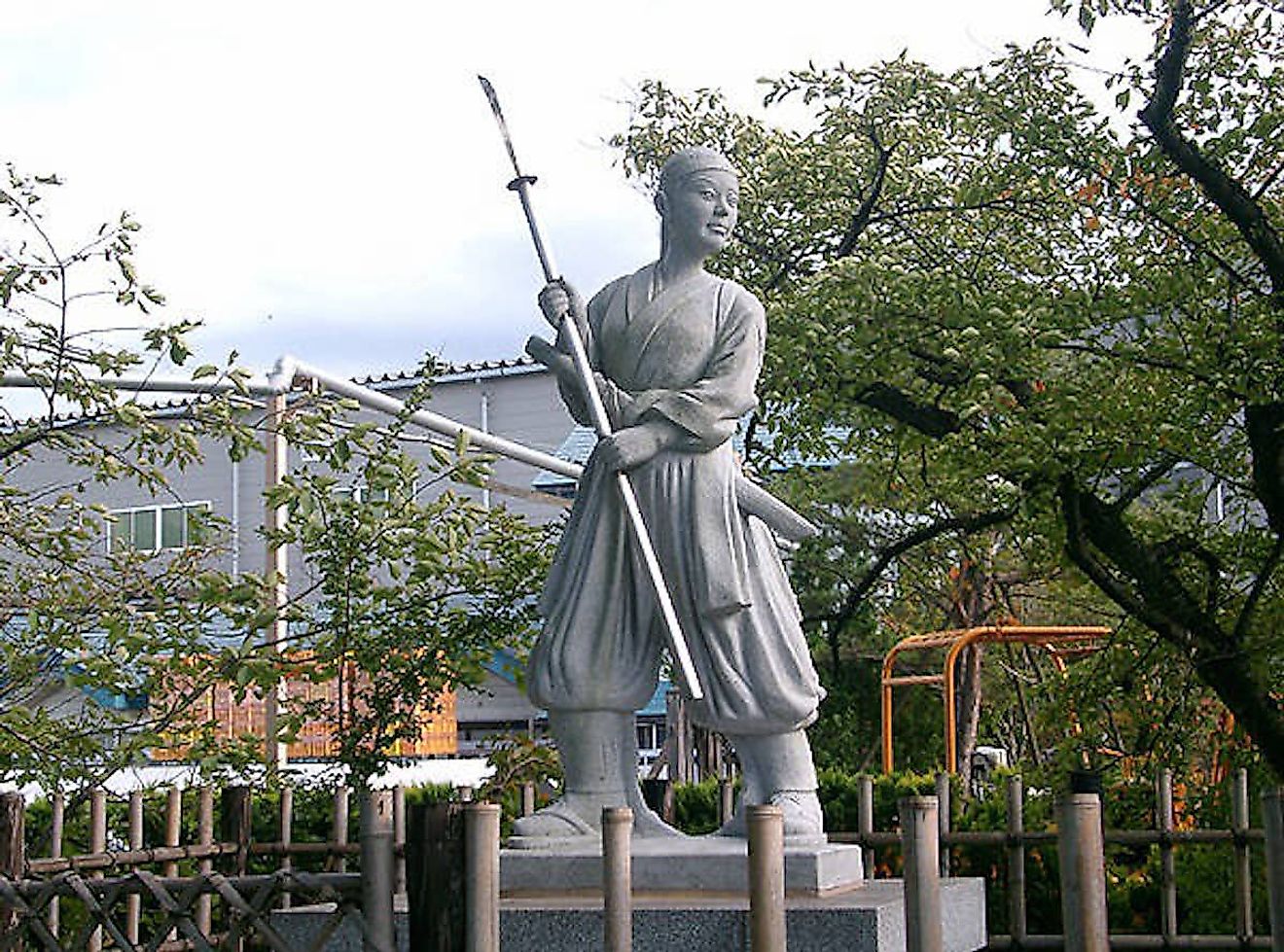 Nakano Takeko Statue at Hōkai-ji, Aizubange, Fukushima, Japan. Image credit: Torstein Barnhardt/Wikimedia.org