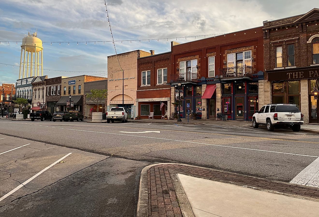 Downtown Tuscumbia, Alabama in the summer. Image credit Luisa P Oswalt via Shutterstock