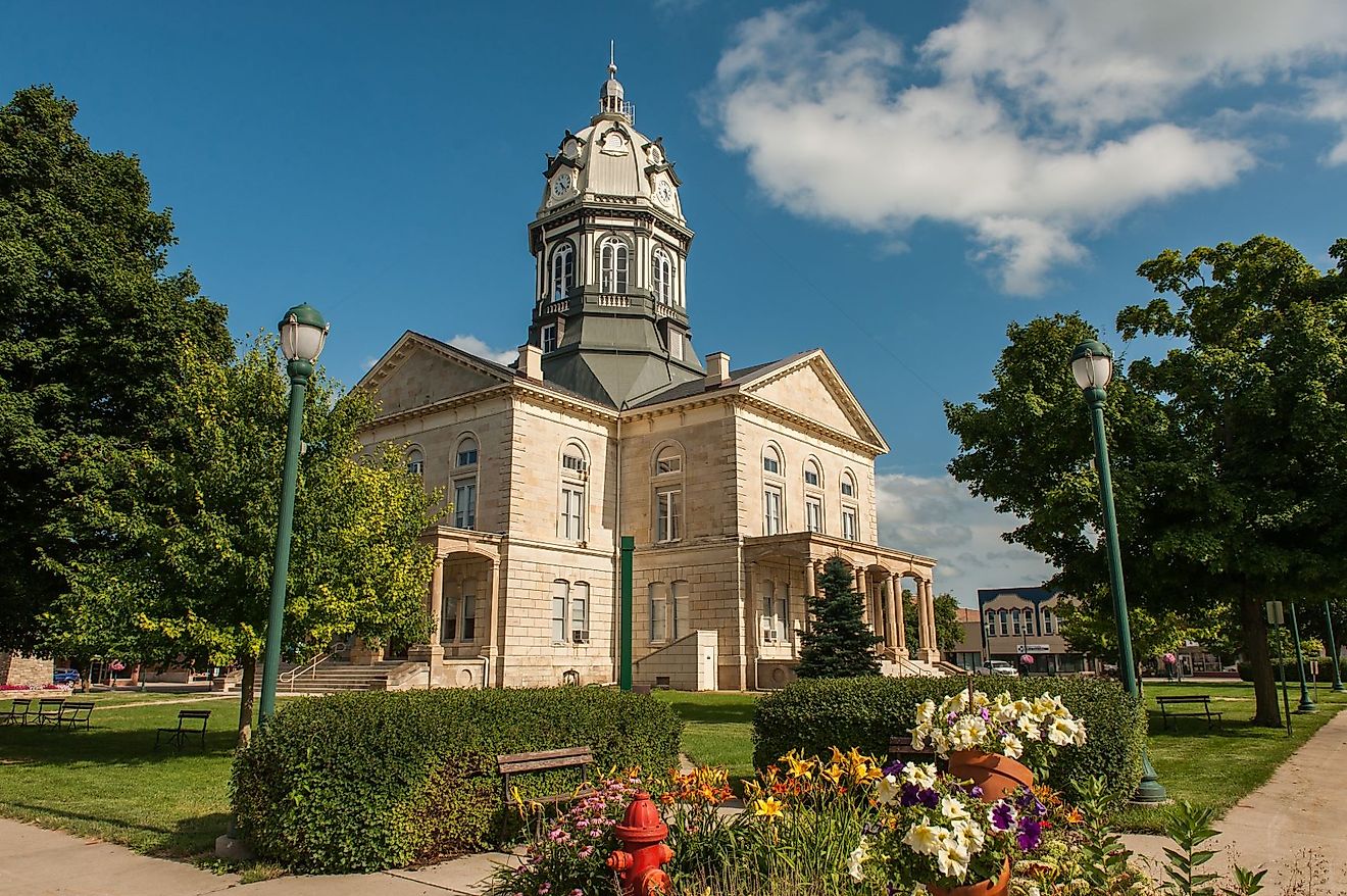Madison County Courthouse in Winterset, Iowa. By Teddi Yaeger, CC BY-SA 4.0, Wikimedia Commons.